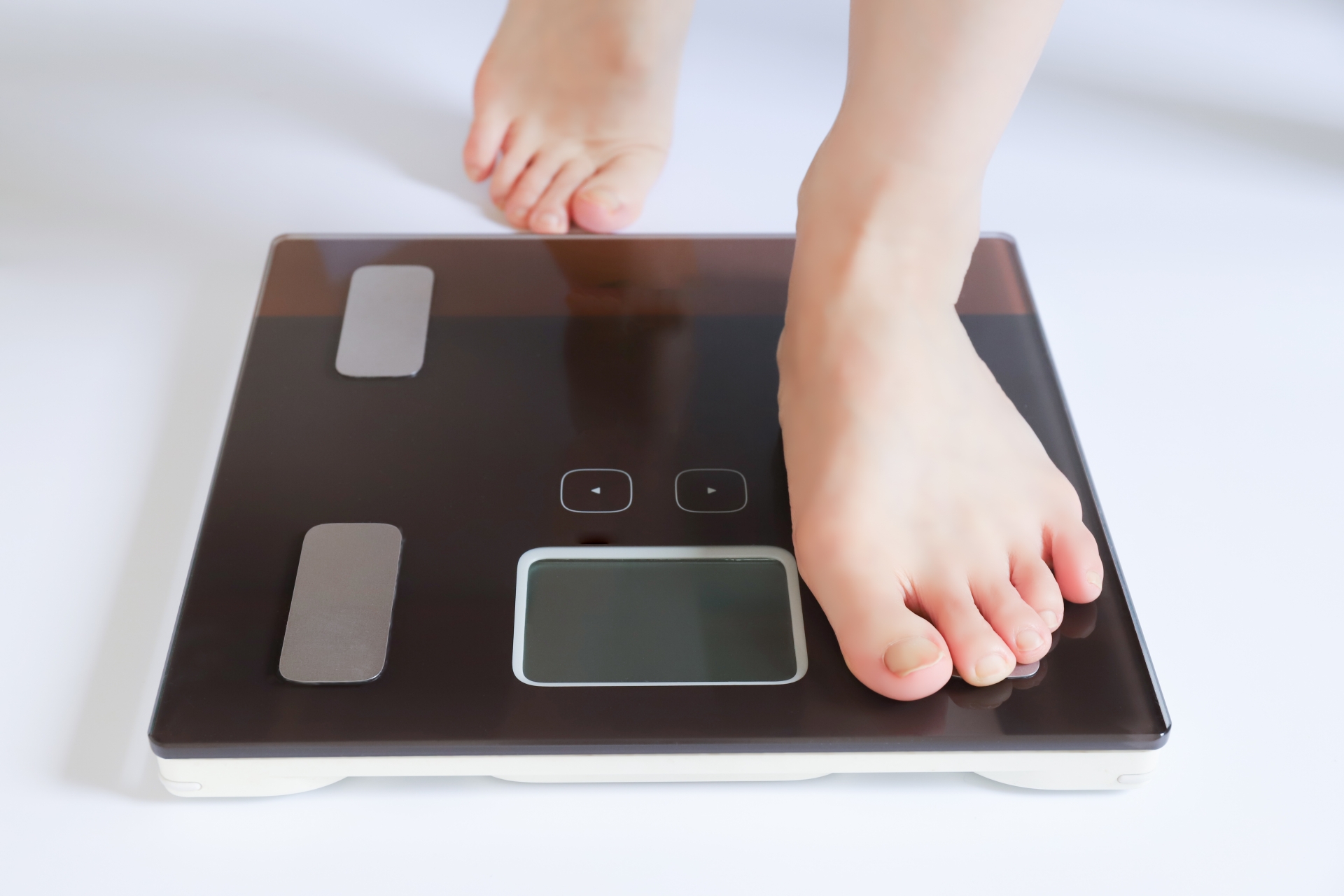 体組成計に乗る人