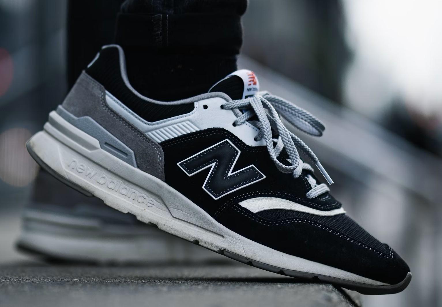 2025最新】ニューバランスのレザースニーカー5選!アイテムの 2025最新】ニューバランスのレザースニーカー5選!アイテムの