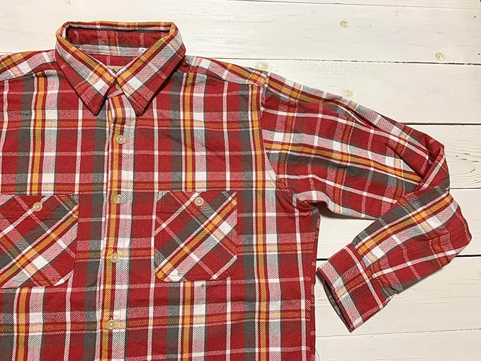 CAMCOの赤いチェックのネルシャツ