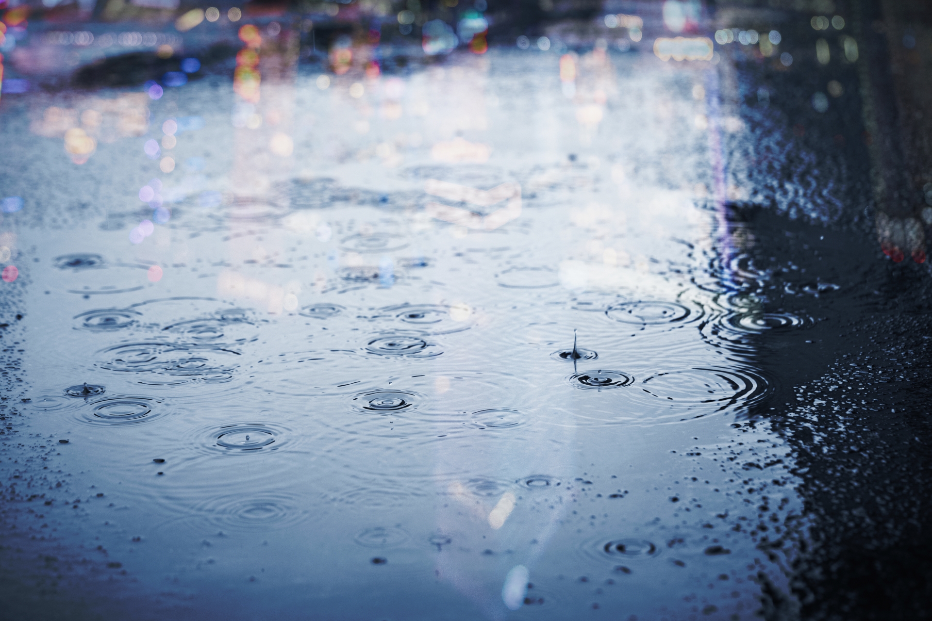 雨が降る画像