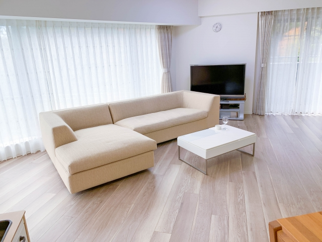 ホワイトのソファ