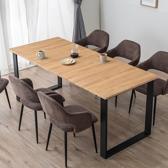 木目調、黒脚のダイニングテーブル