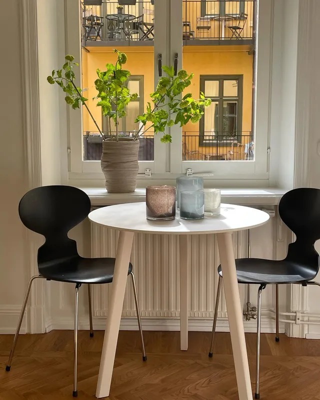 アントチェアとテーブル