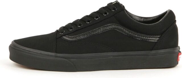VANSのオールブラックモデルの魅力とは？選び方のコツとおすすめ5選