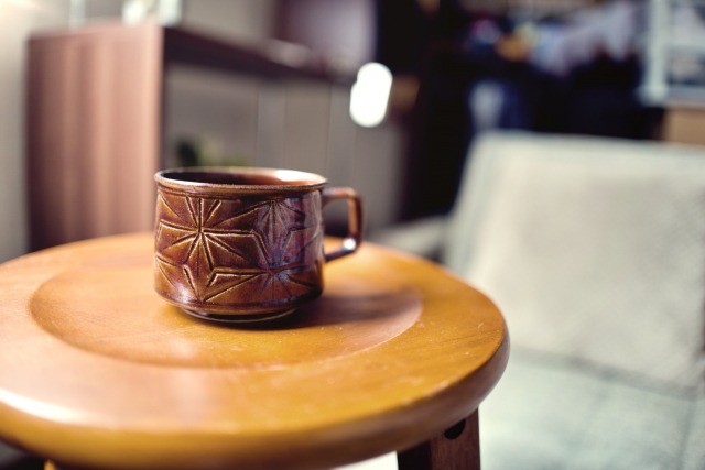 テーブル代わりのスツール