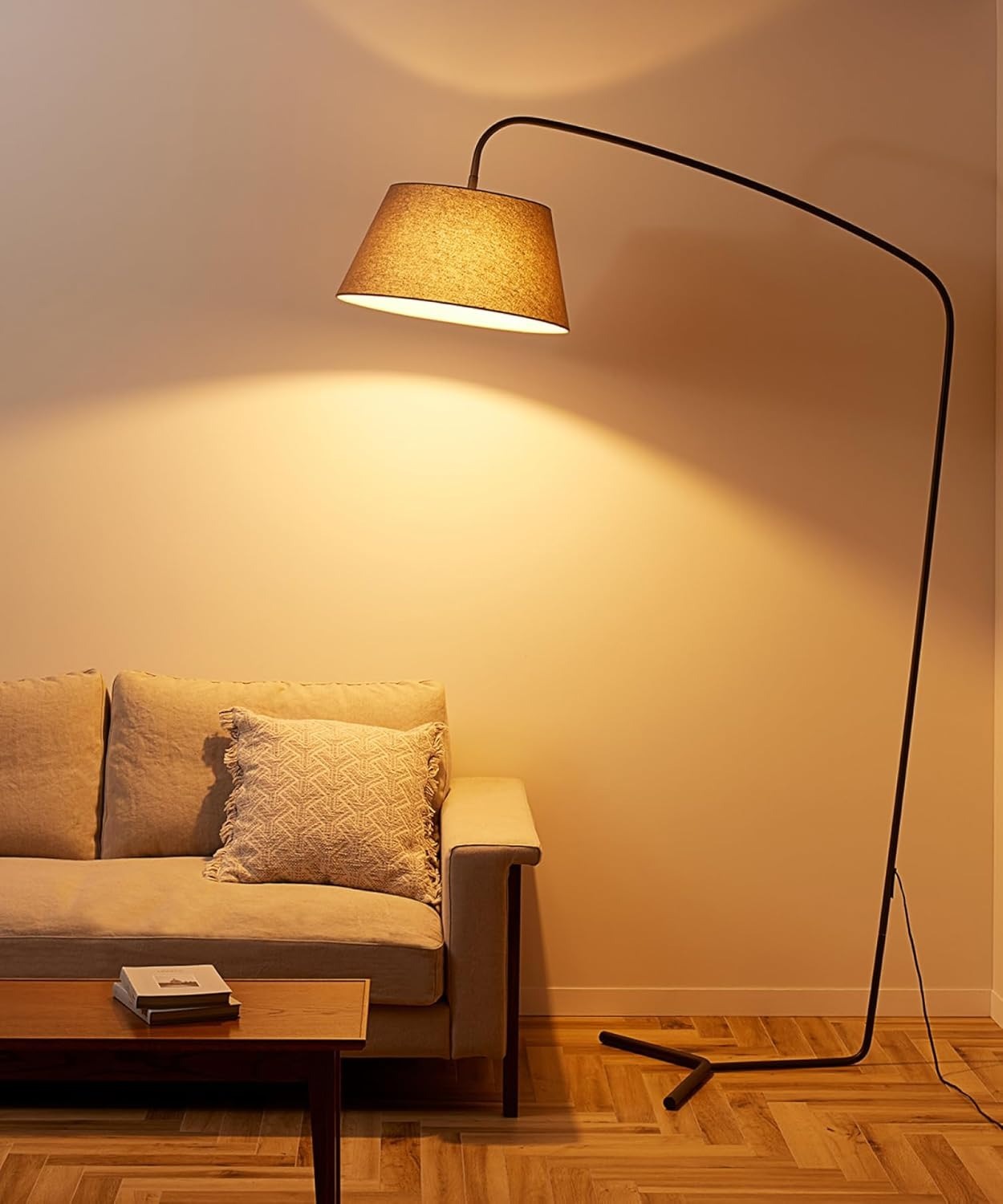 ボディが長いフロアランプ