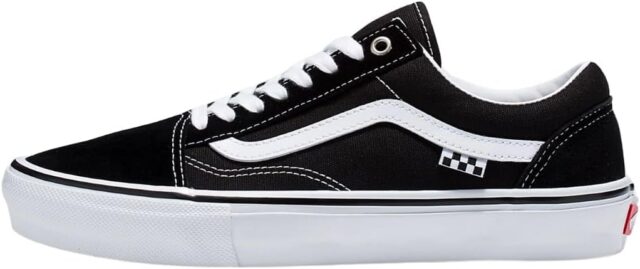 【VANS】スケート オールドスクールとは？特徴や定番モデルとの違いを徹底解説